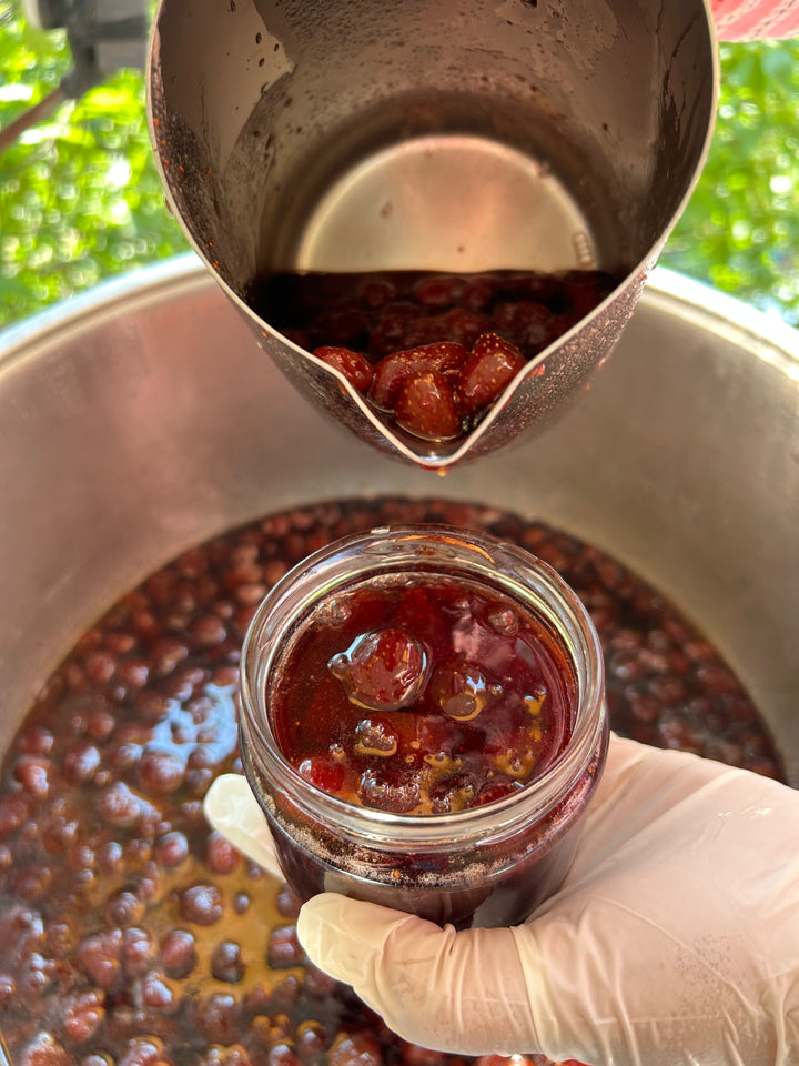 Handgemachte Erdbeermarmelade in Oliv 330cc