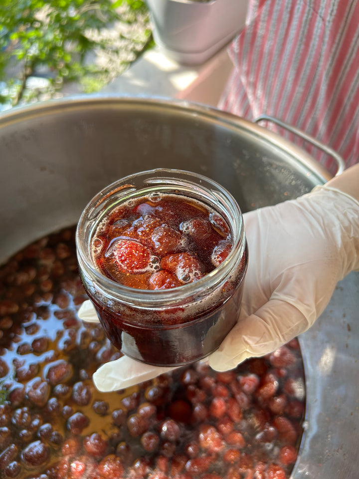 Handgemachte Erdbeermarmelade in Oliv 330cc