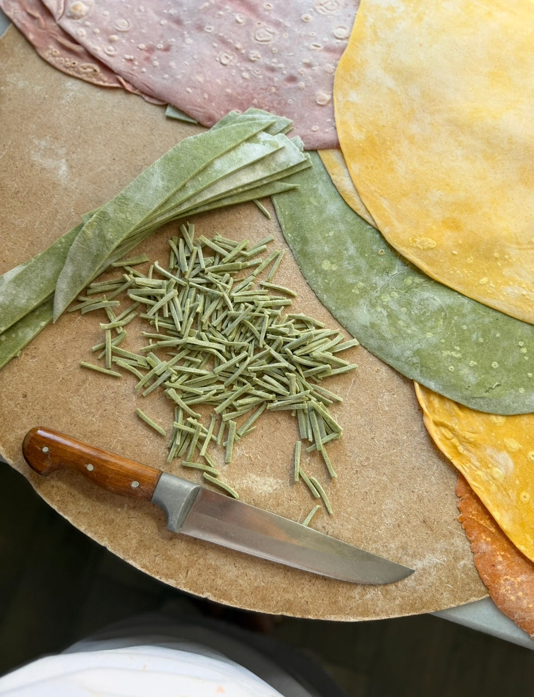 El Yapımı Karışık Sebzeli Erişte 300gr